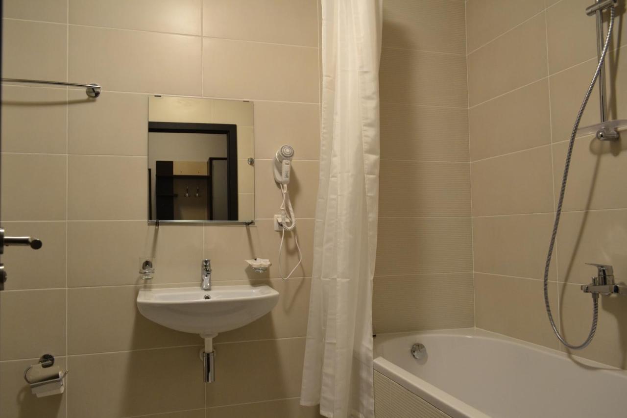 Rakhiv Hotel & Apartments Bagian luar foto